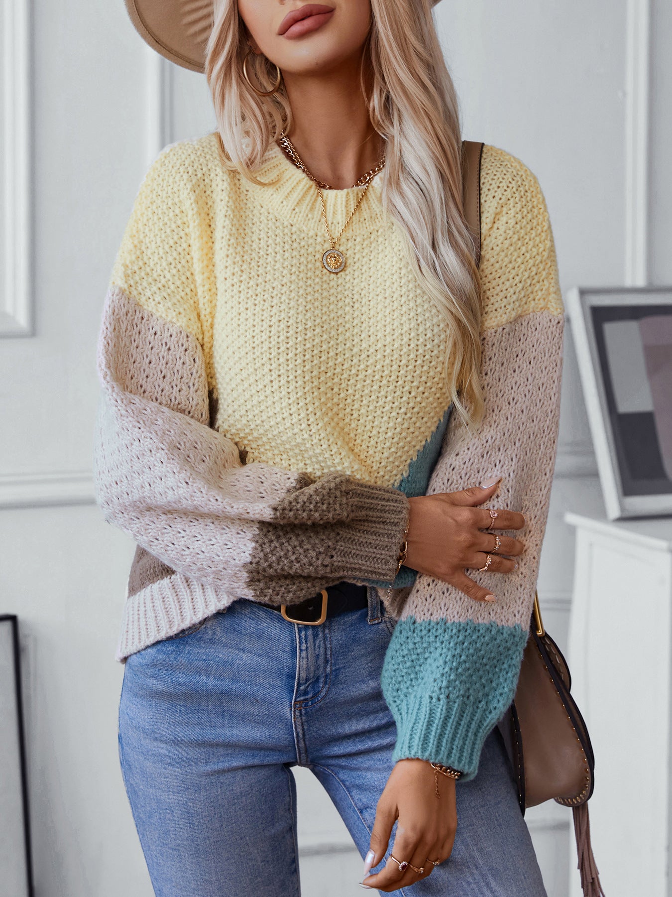 Contrast Colored Round Neck Pullover