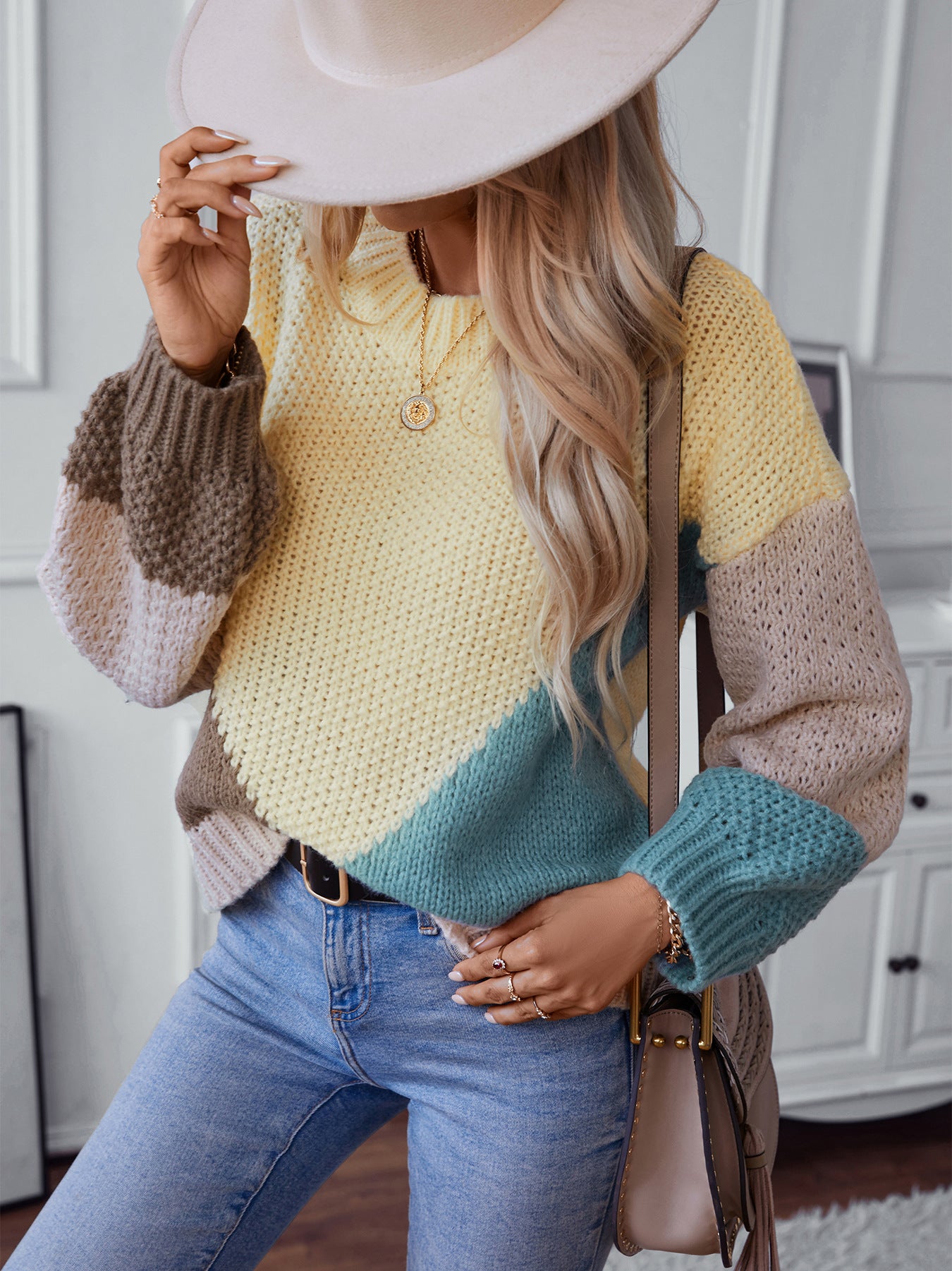 Contrast Colored Round Neck Pullover